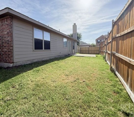 436 Emerald Creek Drive, Fort Worth, TX 76131