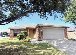 436 Emerald Creek Drive, Fort Worth, TX 76131
