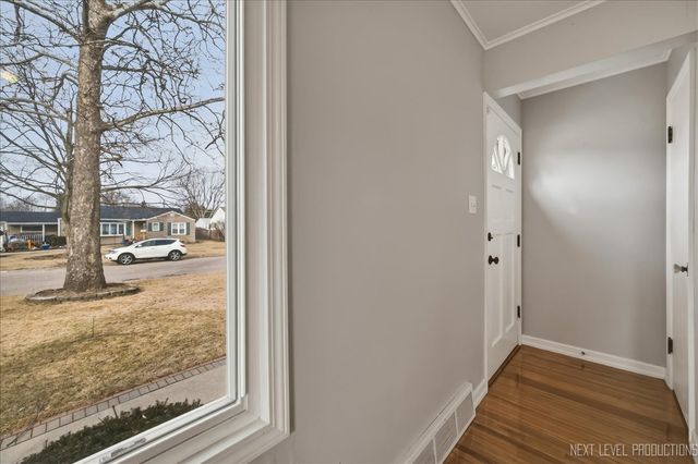 140 S Westlawn Avenue, Aurora, IL 60506