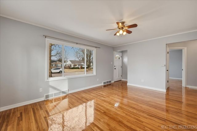 140 S Westlawn Avenue, Aurora, IL 60506