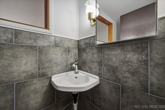 140 S Westlawn Avenue, Aurora, IL 60506