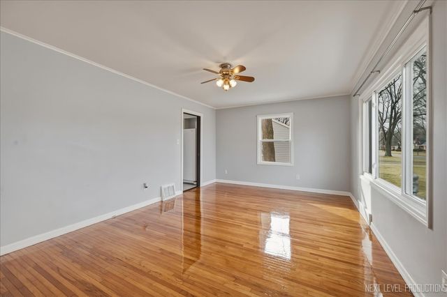 140 S Westlawn Avenue, Aurora, IL 60506