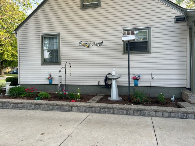 140 S Westlawn Avenue, Aurora, IL 60506