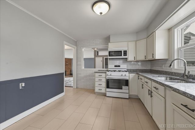 140 S Westlawn Avenue, Aurora, IL 60506