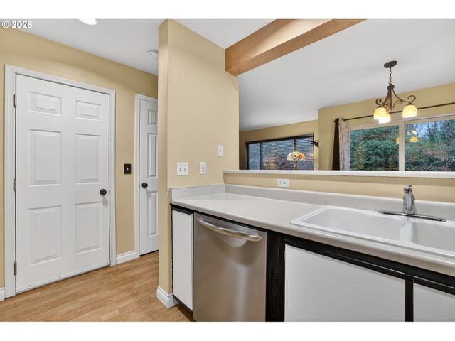 7169 Sw SAGERT St 107, Tualatin, OR 97062