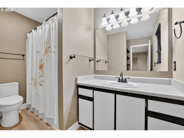 7169 Sw SAGERT St 107, Tualatin, OR 97062