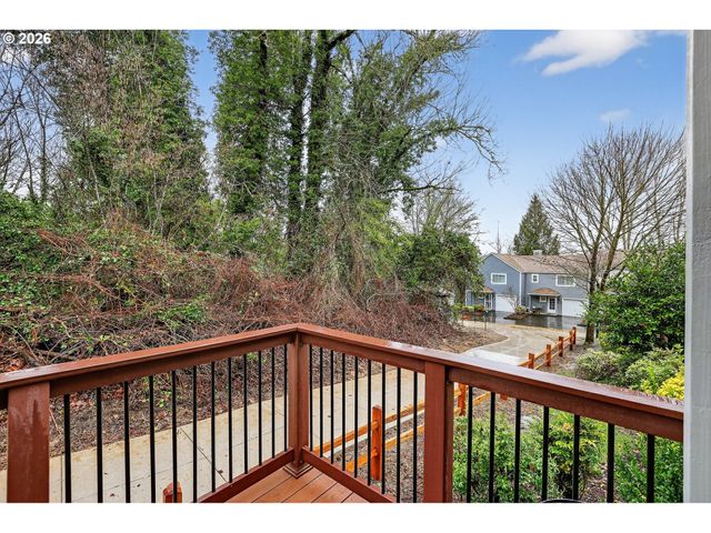 7169 Sw SAGERT St 107, Tualatin, OR 97062