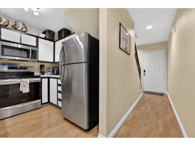 7169 Sw SAGERT St 107, Tualatin, OR 97062