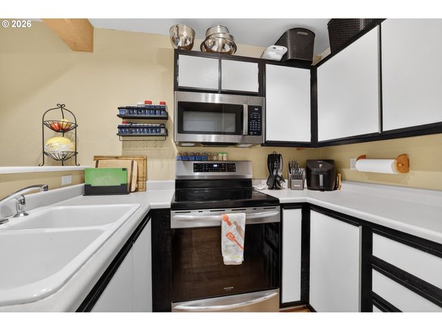 7169 Sw SAGERT St 107, Tualatin, OR 97062