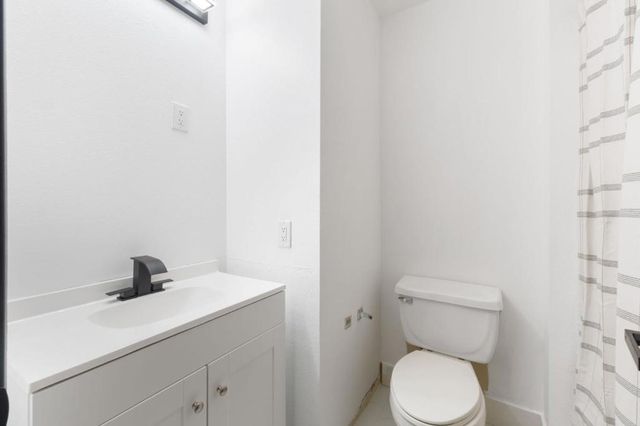 2422 N Main Street F, Salinas, CA 93906