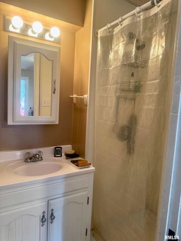 1011 OHIO Street, Quincy, IL 62301