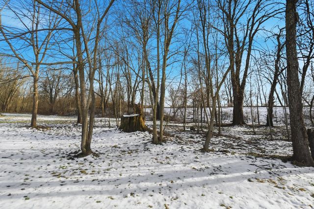 27 1st Street SW, Pataskala, OH 43062