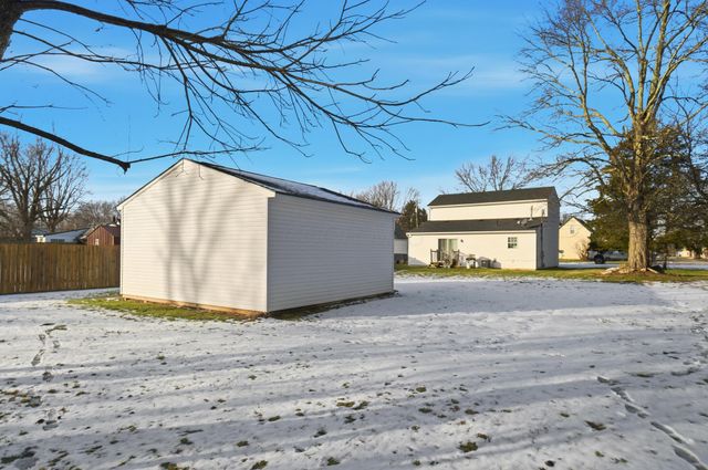 27 1st Street SW, Pataskala, OH 43062