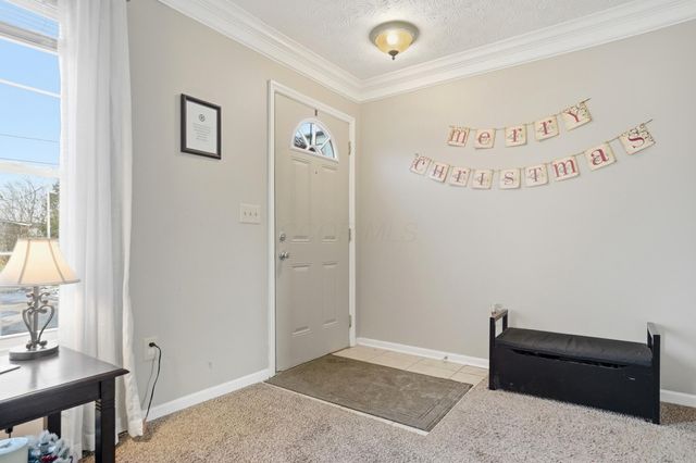 27 1st Street SW, Pataskala, OH 43062