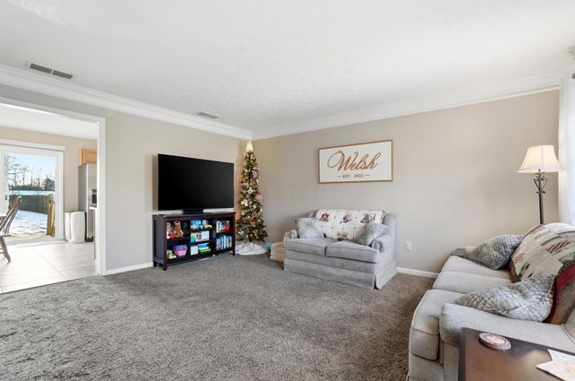 27 1st Street SW, Pataskala, OH 43062