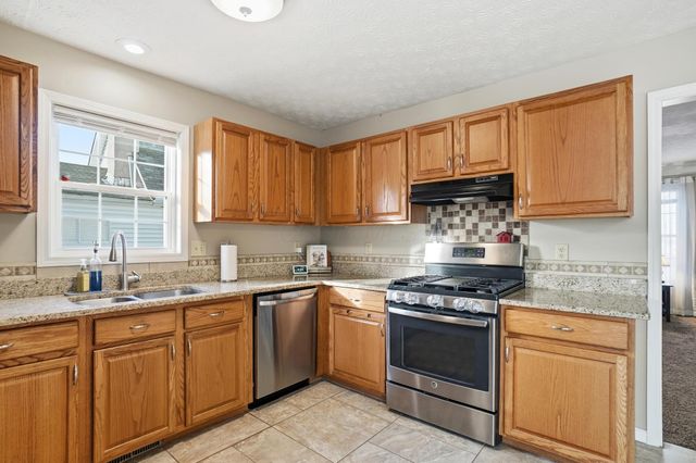 27 1st Street SW, Pataskala, OH 43062