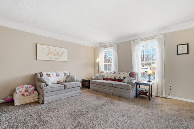 27 1st Street SW, Pataskala, OH 43062