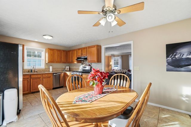 27 1st Street SW, Pataskala, OH 43062