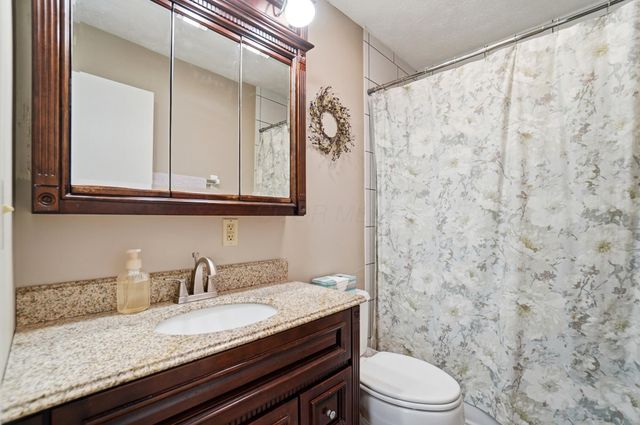 27 1st Street SW, Pataskala, OH 43062