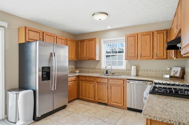 27 1st Street SW, Pataskala, OH 43062