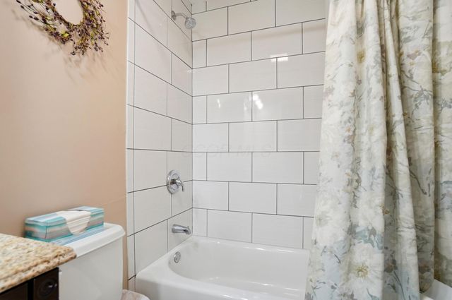 27 1st Street SW, Pataskala, OH 43062