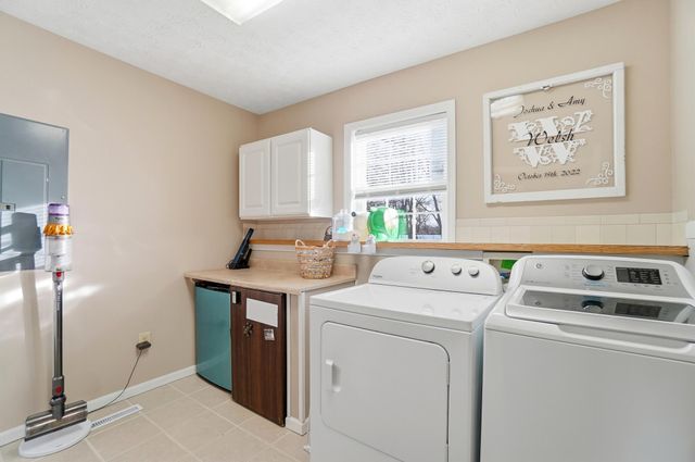 27 1st Street SW, Pataskala, OH 43062