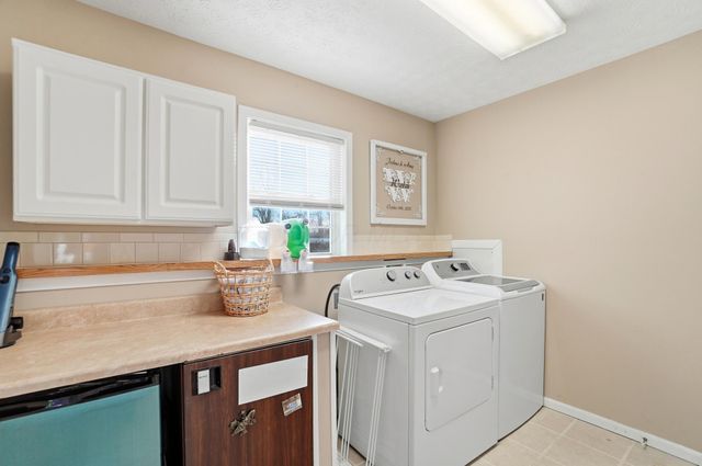 27 1st Street SW, Pataskala, OH 43062