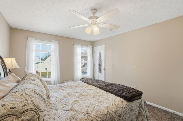 27 1st Street SW, Pataskala, OH 43062