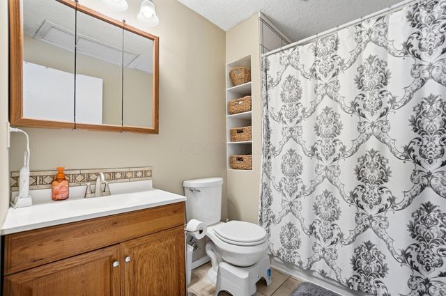 27 1st Street SW, Pataskala, OH 43062