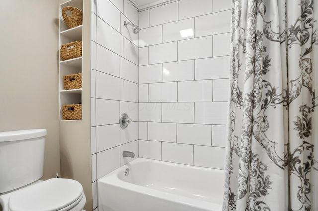 27 1st Street SW, Pataskala, OH 43062