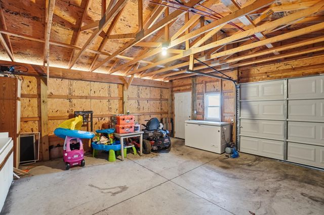 27 1st Street SW, Pataskala, OH 43062