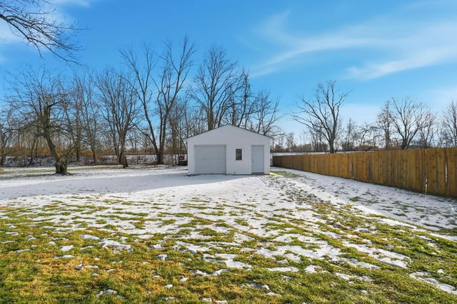 27 1st Street SW, Pataskala, OH 43062