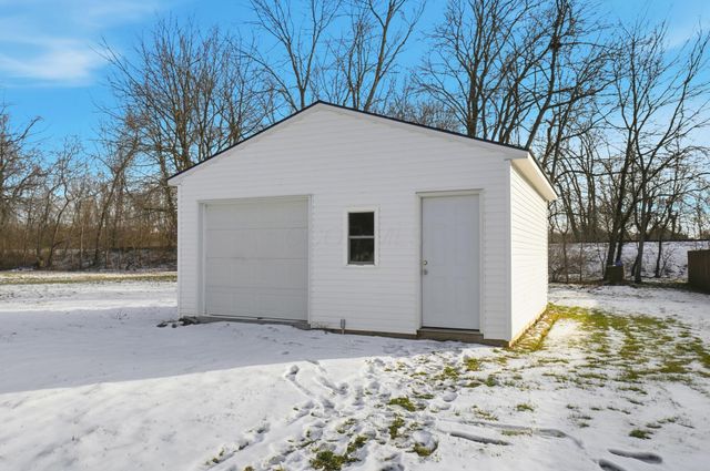 27 1st Street SW, Pataskala, OH 43062