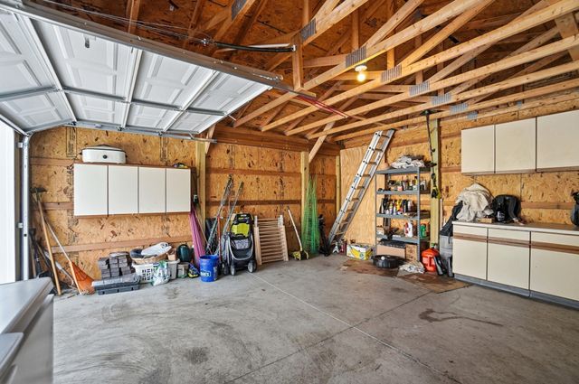 27 1st Street SW, Pataskala, OH 43062