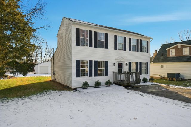 27 1st Street SW, Pataskala, OH 43062