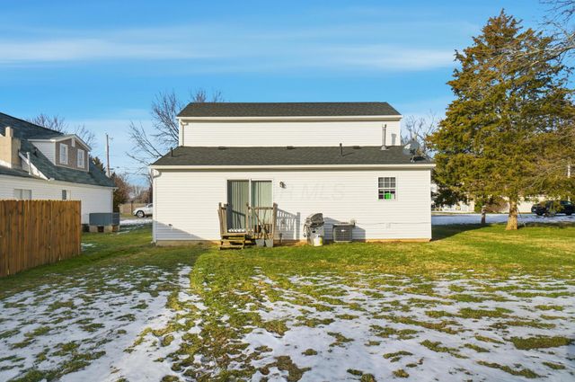 27 1st Street SW, Pataskala, OH 43062