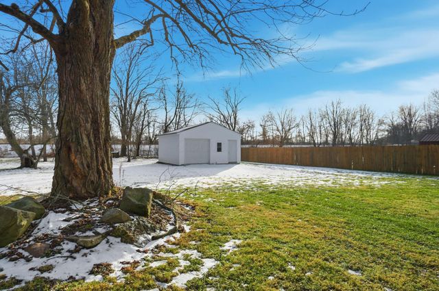 27 1st Street SW, Pataskala, OH 43062