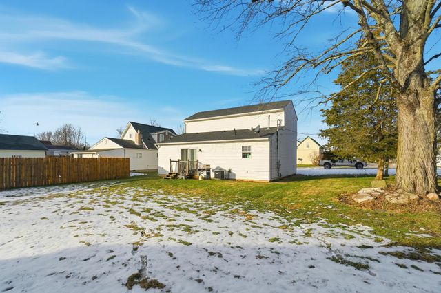 27 1st Street SW, Pataskala, OH 43062