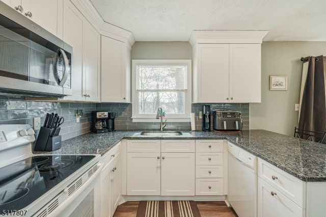 19 Lawnwood Ave, Newton Town, NJ 07860