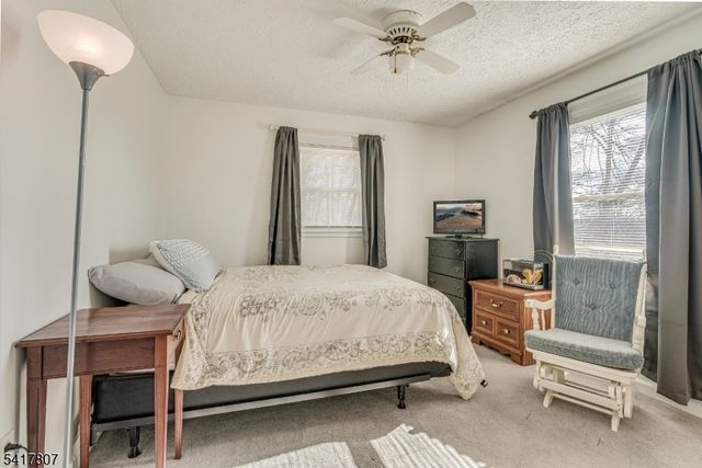 19 Lawnwood Ave, Newton Town, NJ 07860