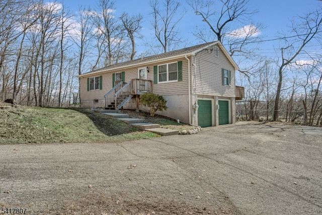 19 Lawnwood Ave, Newton Town, NJ 07860