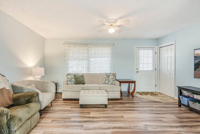 19 Lawnwood Ave, Newton Town, NJ 07860