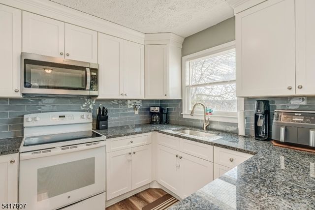 19 Lawnwood Ave, Newton Town, NJ 07860