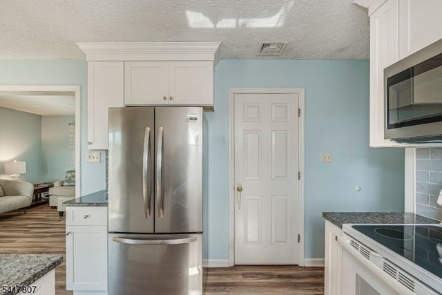 19 Lawnwood Ave, Newton Town, NJ 07860