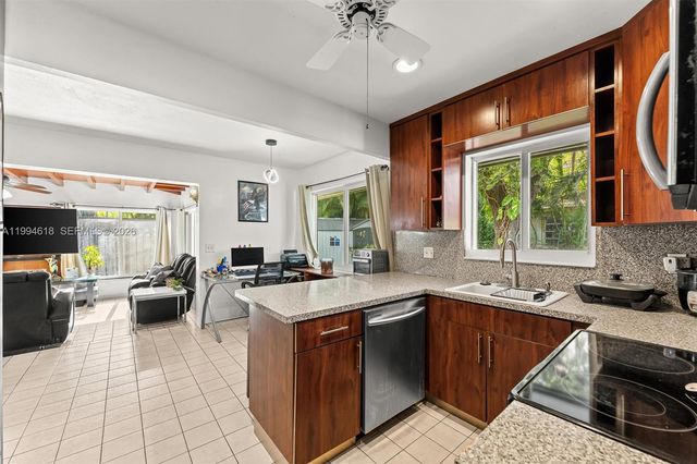 200 NW 33rd St, Oakland Park, FL 33309