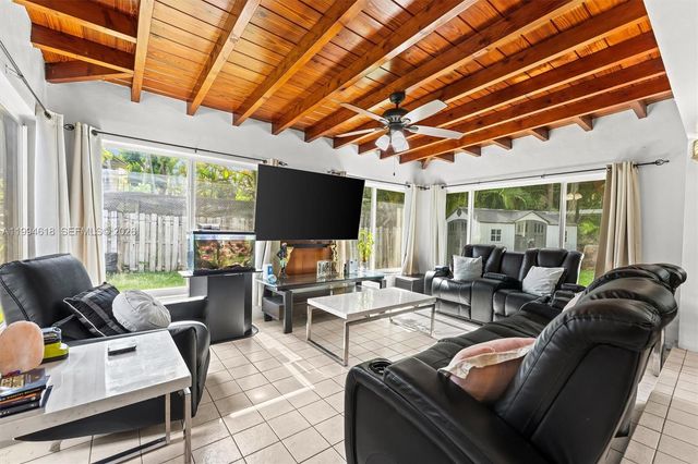 200 NW 33rd St, Oakland Park, FL 33309