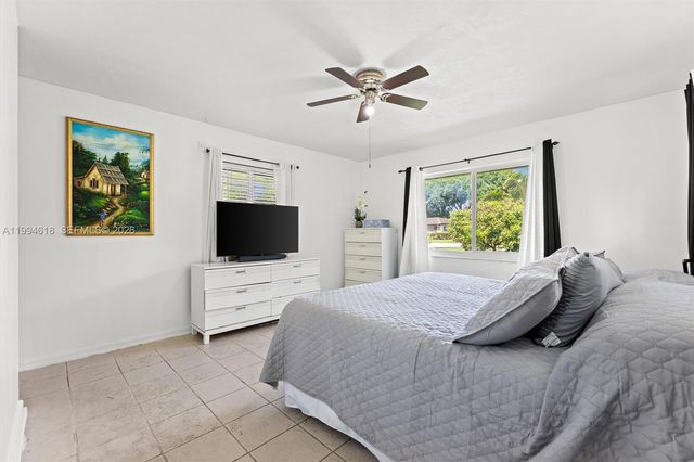 200 NW 33rd St, Oakland Park, FL 33309