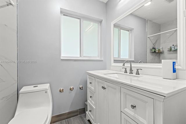 200 NW 33rd St, Oakland Park, FL 33309