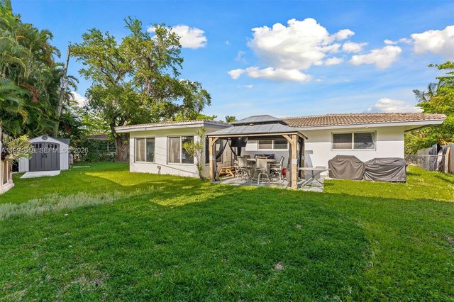 200 NW 33rd St, Oakland Park, FL 33309