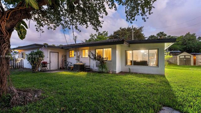 200 NW 33rd St, Oakland Park, FL 33309